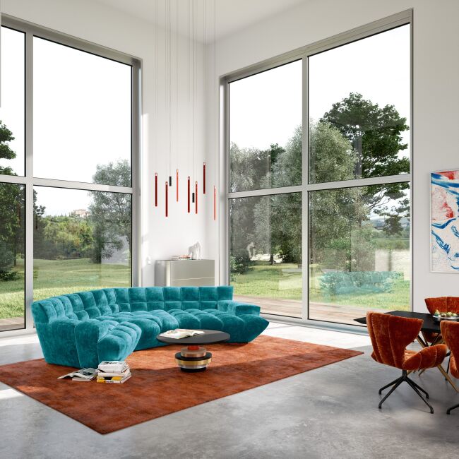 Bretz Sofa in Türkis in modernem Wohnzimmer mit großen Fenstern